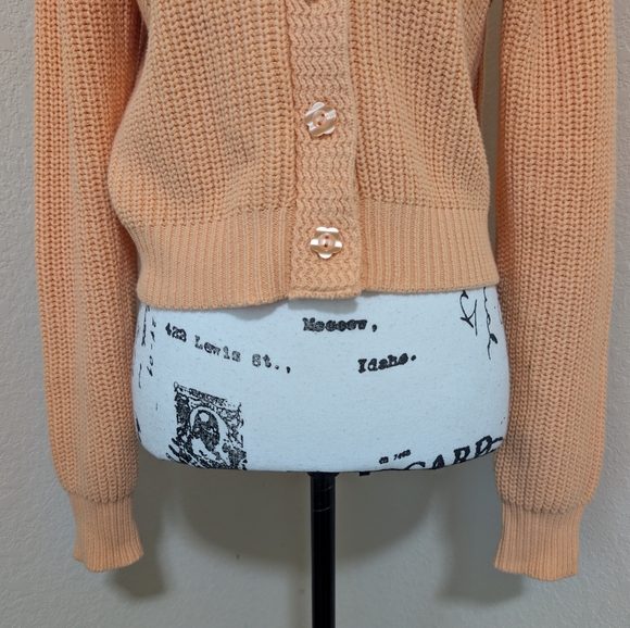 EUC•Jessica Simpson Peach Button-Up V-Neck Cropped Cardigan W/Extra Button•Small - Picture 4 of 11